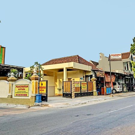 Hotel Oyo 91599 Penginapan Mutiara Madiun Exterior foto