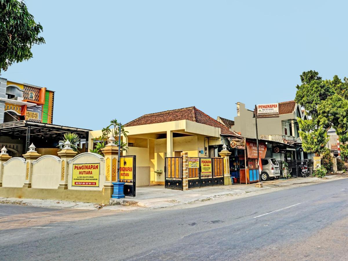 Hotel Oyo 91599 Penginapan Mutiara Madiun Exterior foto